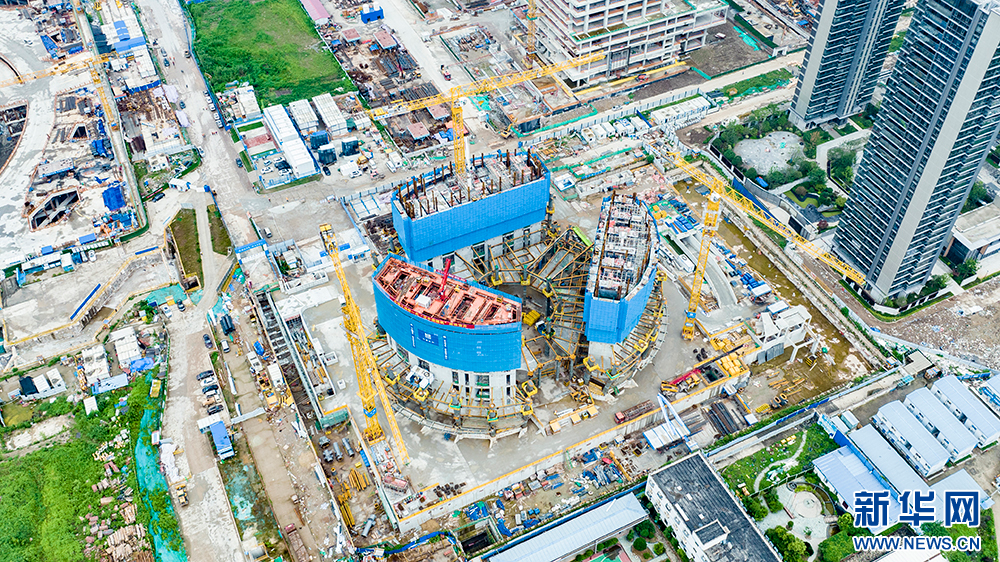 新一代“空中造楼机”在武汉投入使用-新华网