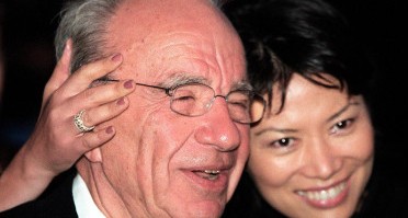 美国吸血女与前夫互相吸对方的血 称越吸身体