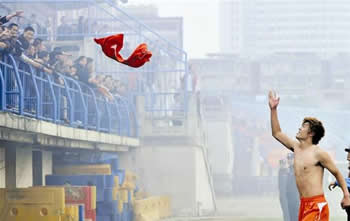 拯救湖北足球 演成肥皂剧 新华网湖北频道:湖北